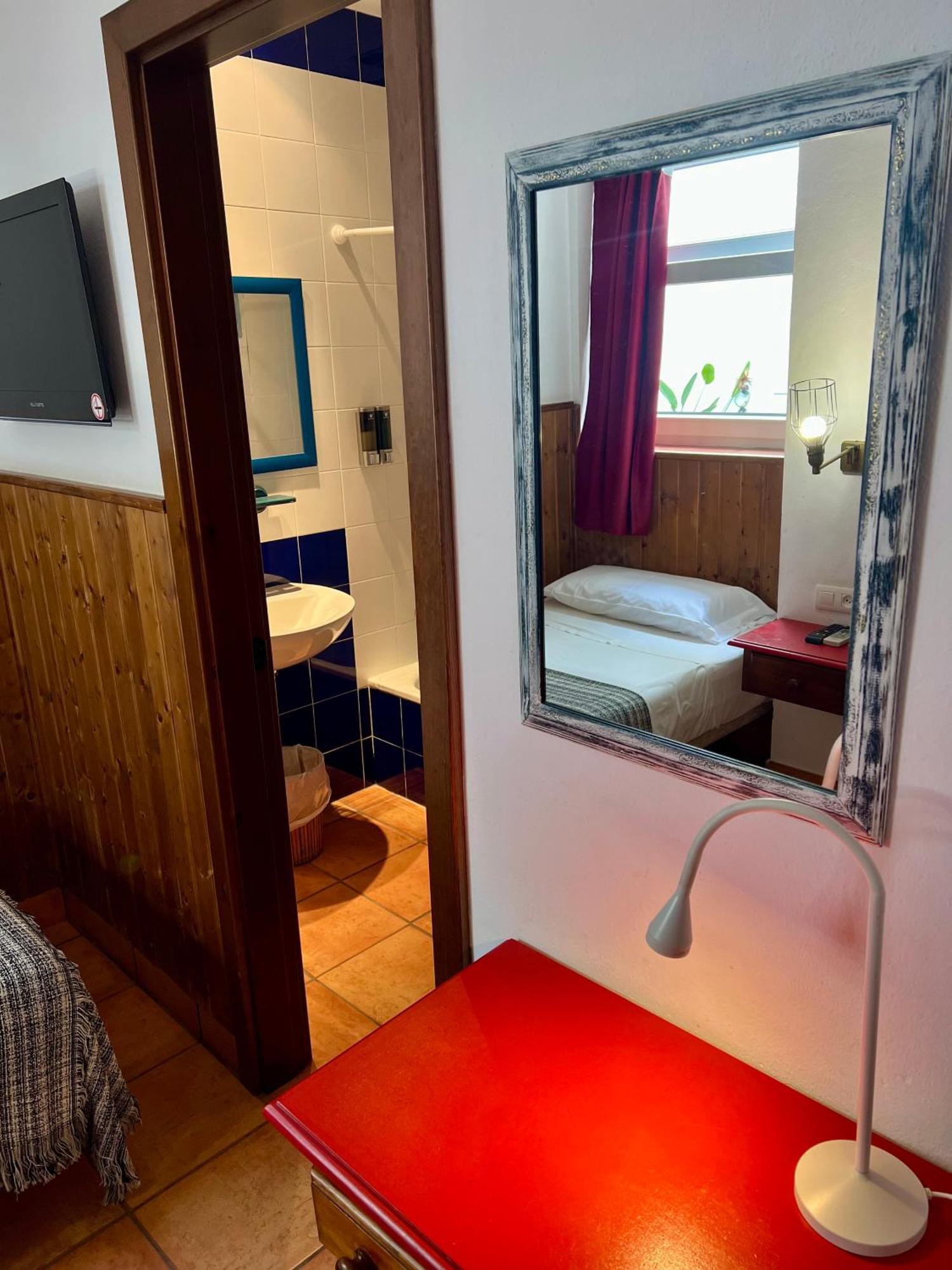 Hostal Real San Juan Del Puerto Room photo