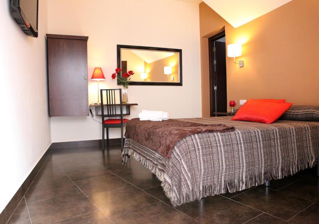 Hostal Real San Juan Del Puerto Room photo